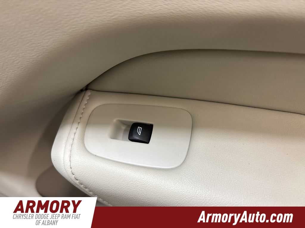 2024 Volvo XC60 Plus Dark Theme