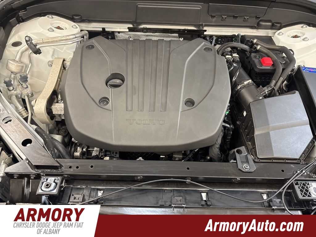 2024 Volvo XC60 Plus Dark Theme