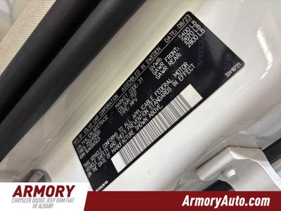 2024 Volvo XC60 Plus Dark Theme