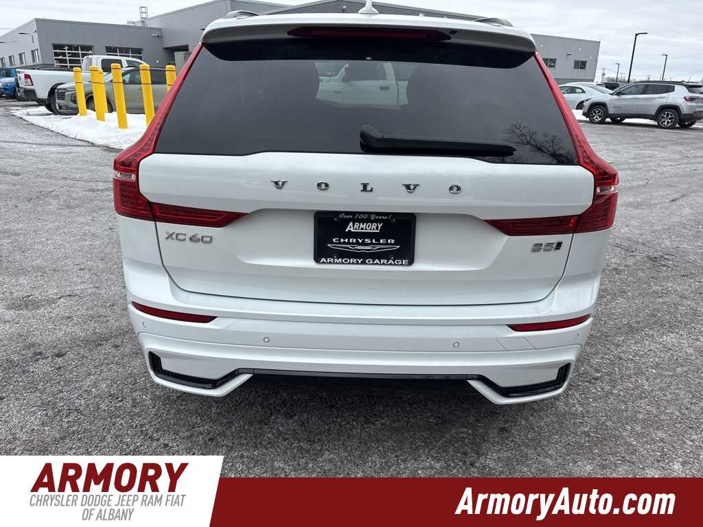 2024 Volvo XC60 Plus Dark Theme