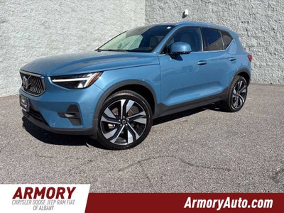 2023 Volvo XC40 Ultimate Bright Theme