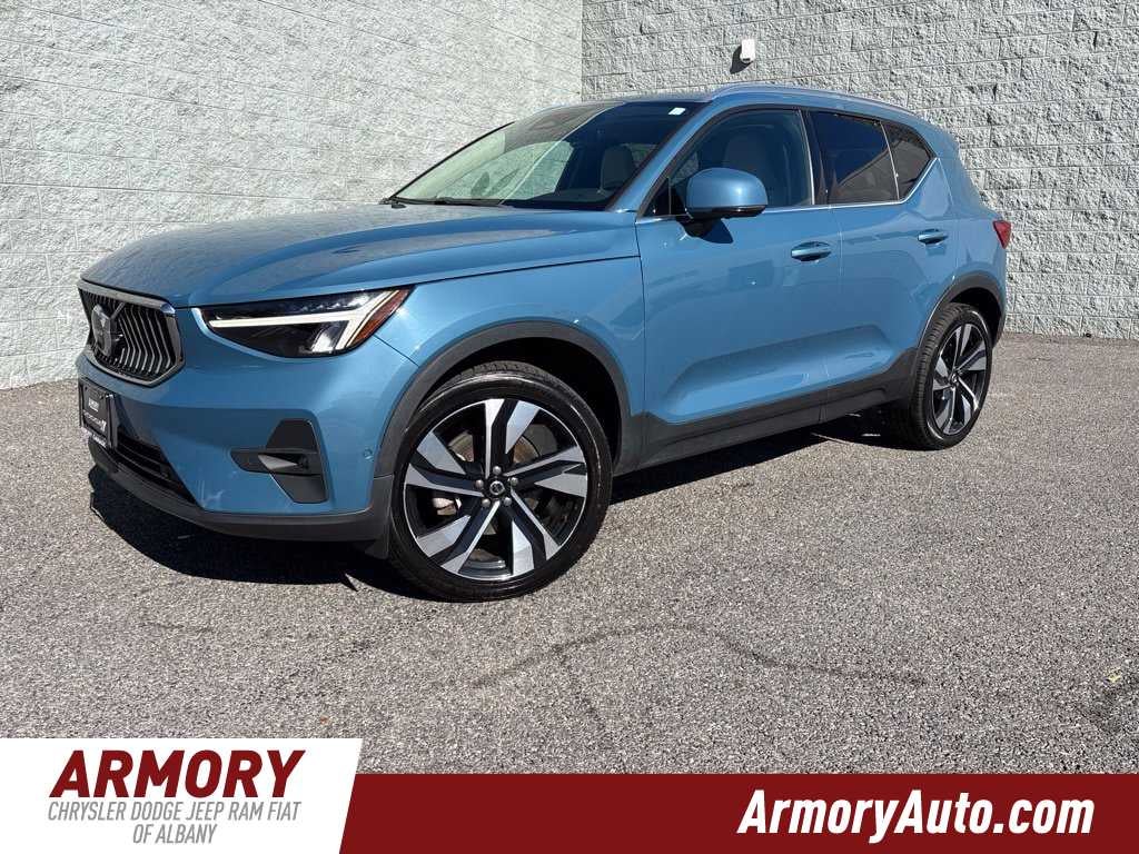 2023 Volvo XC40 Ultimate Bright Theme