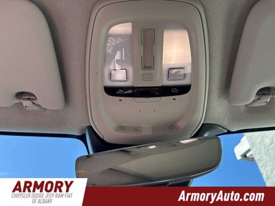 2023 Volvo XC40 Ultimate Bright Theme
