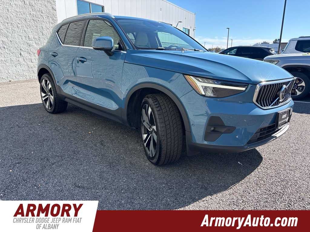 2023 Volvo XC40 Ultimate Bright Theme