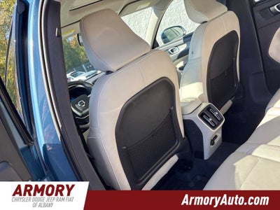 2023 Volvo XC40 Ultimate Bright Theme