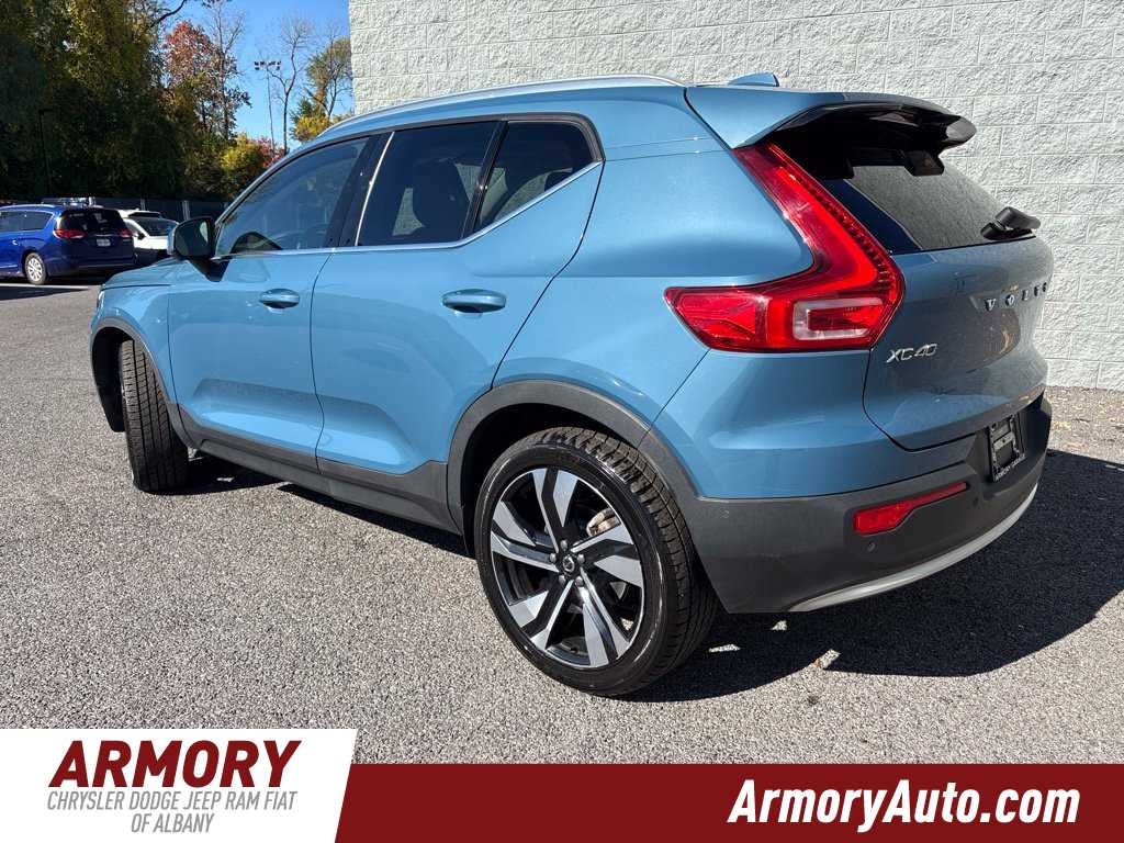 2023 Volvo XC40 Ultimate Bright Theme