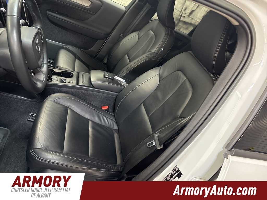 2023 Volvo XC40 Core