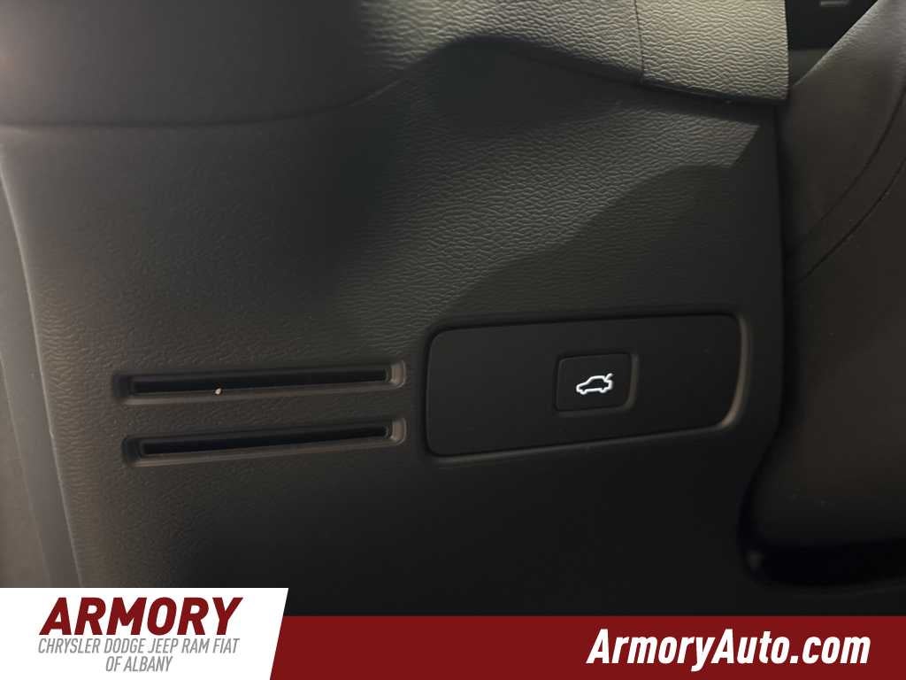 2023 Volvo XC40 Core