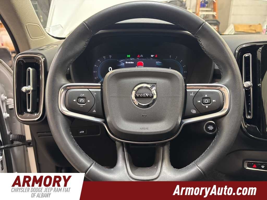 2023 Volvo XC40 Core