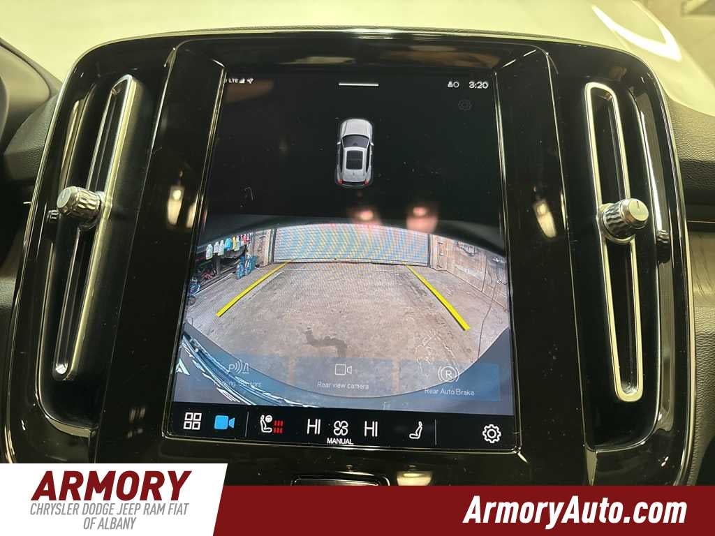 2023 Volvo XC40 Core