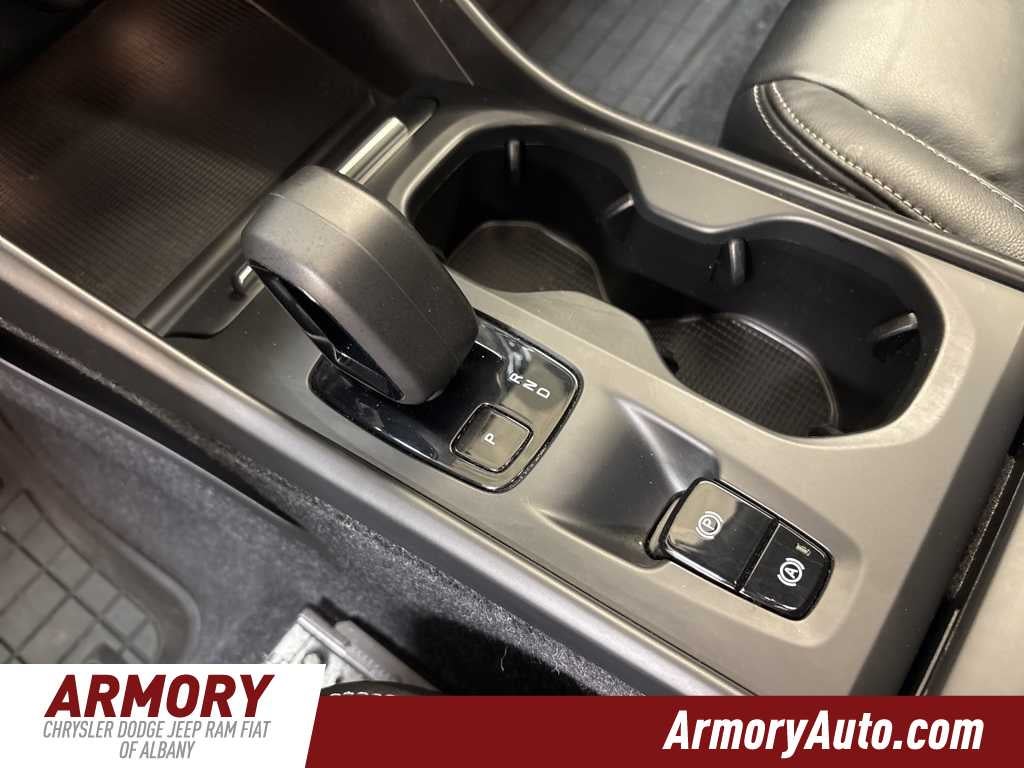 2023 Volvo XC40 Core