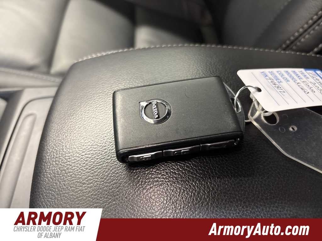 2023 Volvo XC40 Core