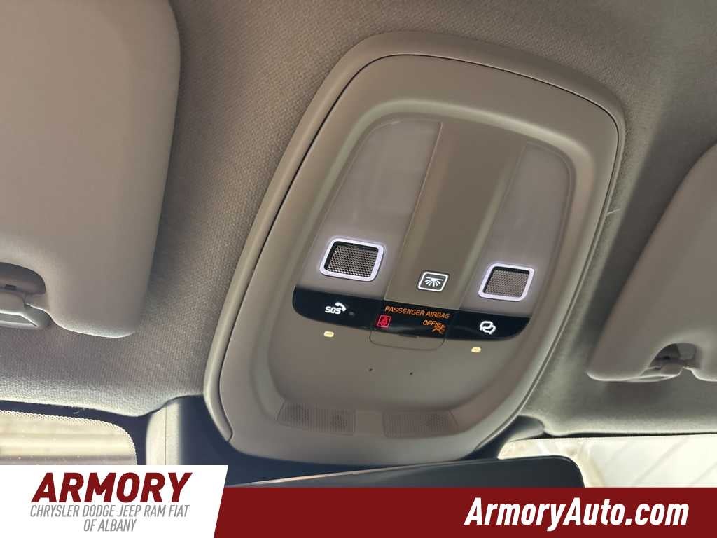 2023 Volvo XC40 Core