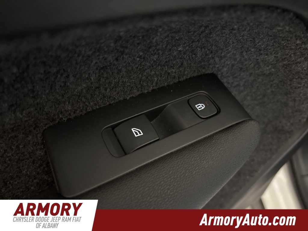 2023 Volvo XC40 Core