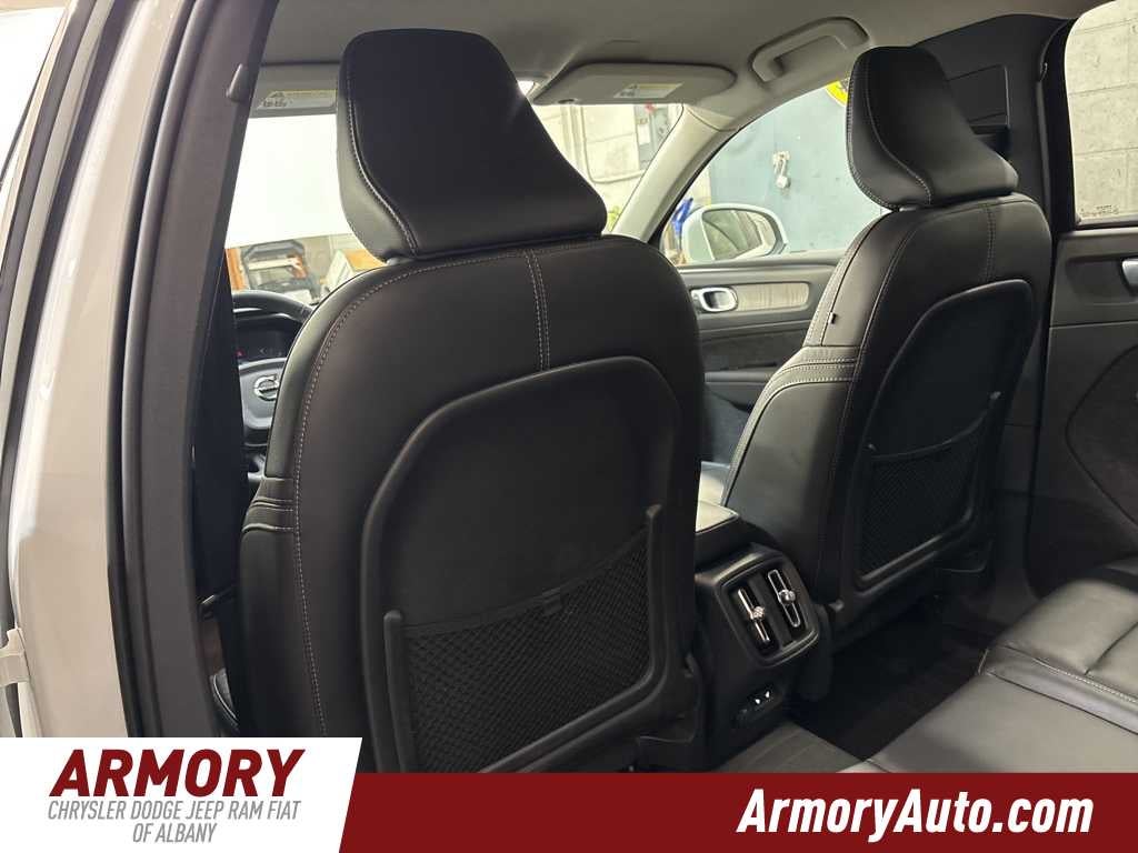 2023 Volvo XC40 Core