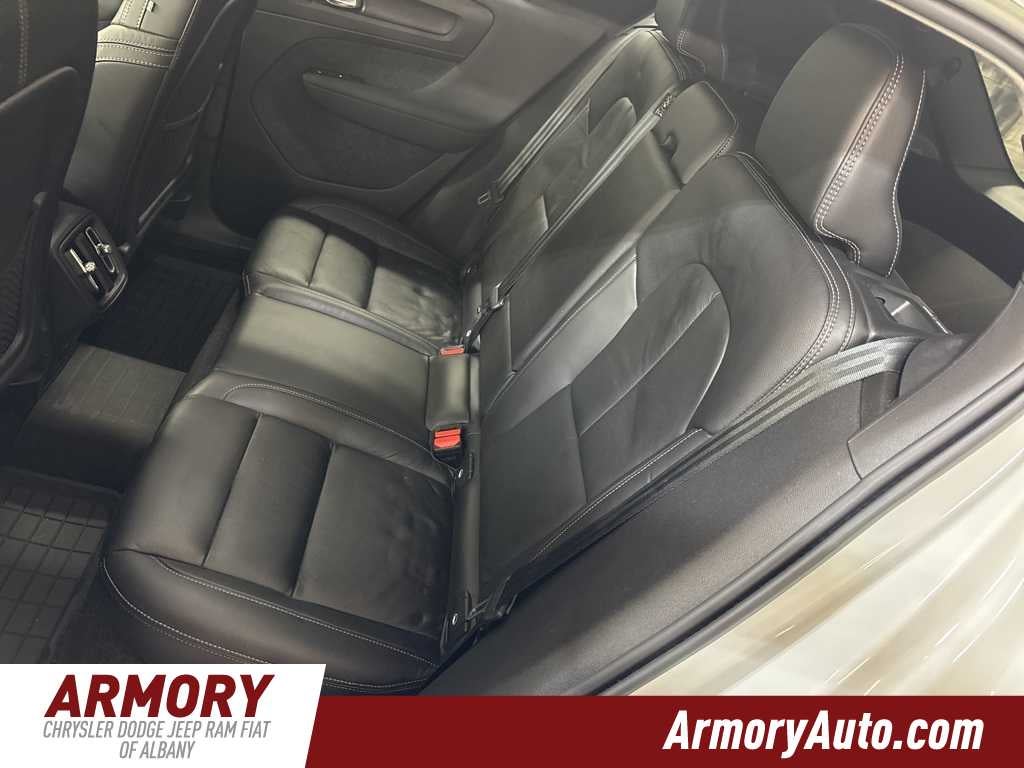 2023 Volvo XC40 Core