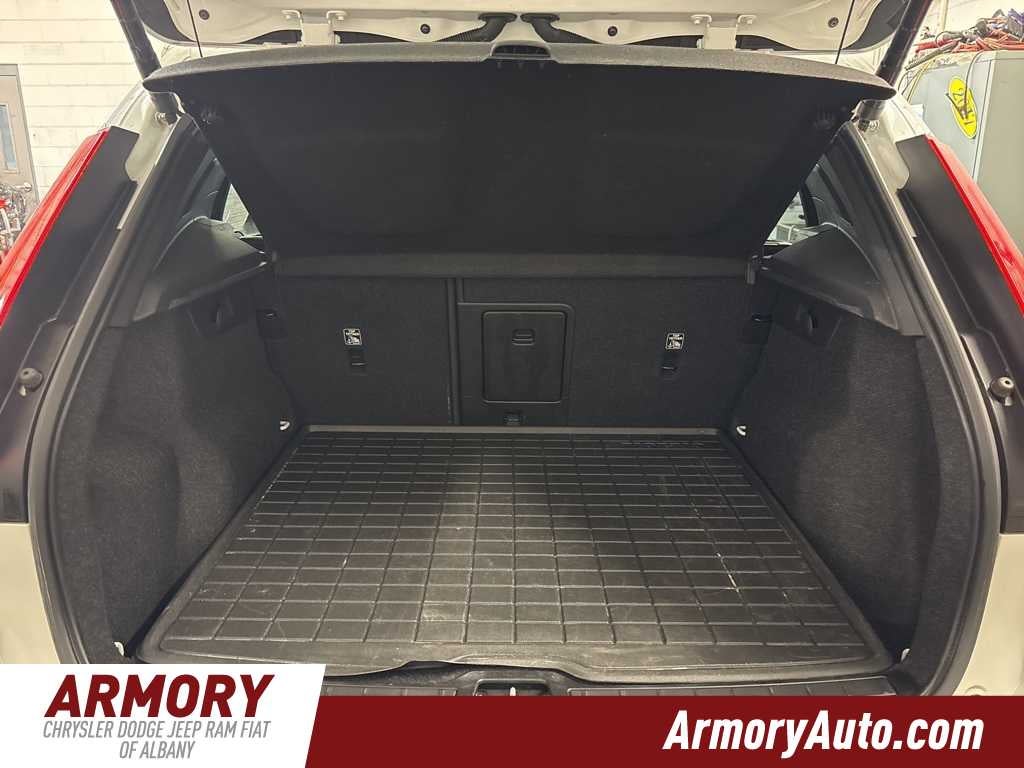 2023 Volvo XC40 Core