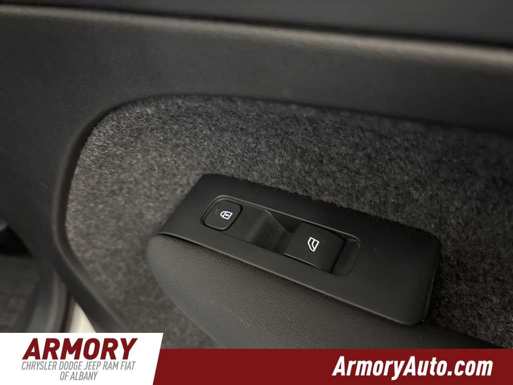 2023 Volvo XC40 Core