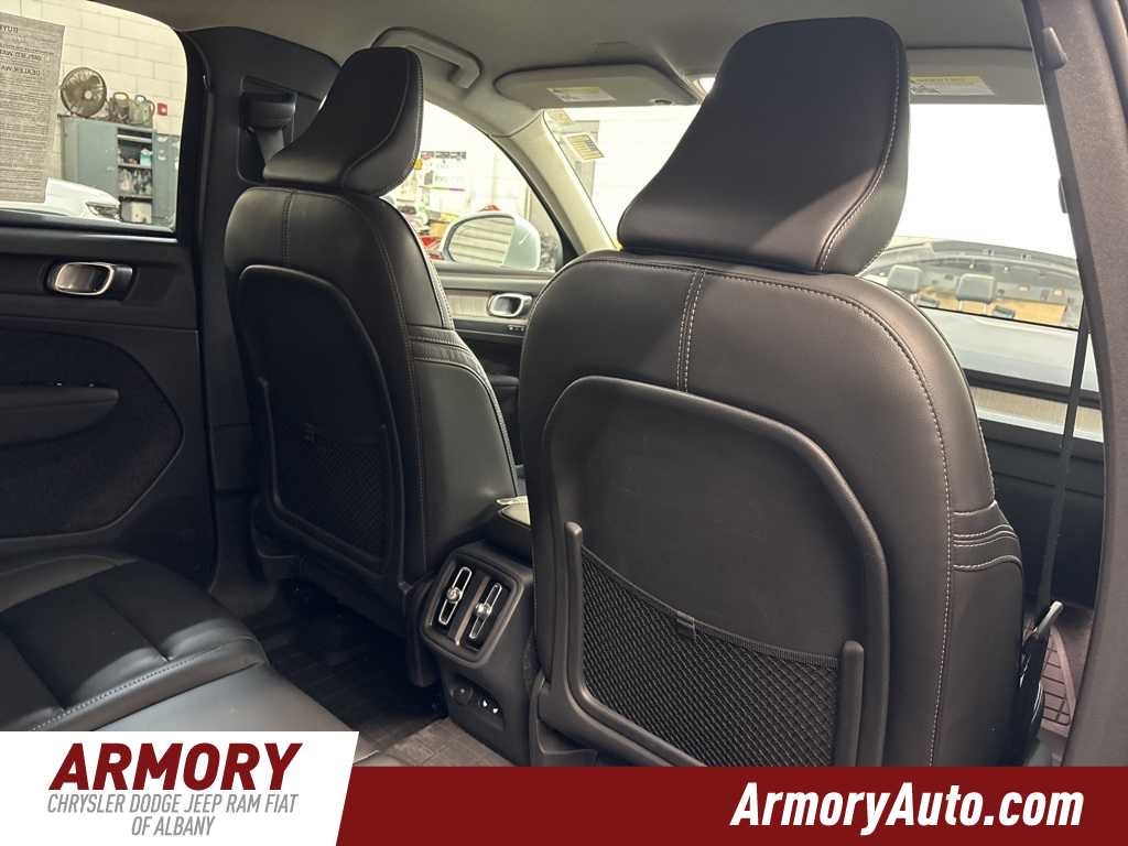 2023 Volvo XC40 Core