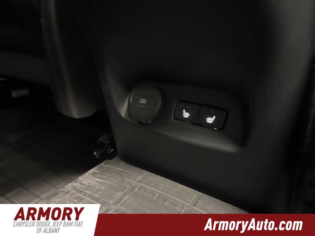 2023 Volvo XC40 Core