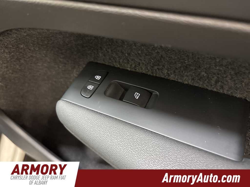 2023 Volvo XC40 Core