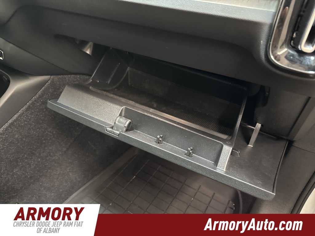 2023 Volvo XC40 Core