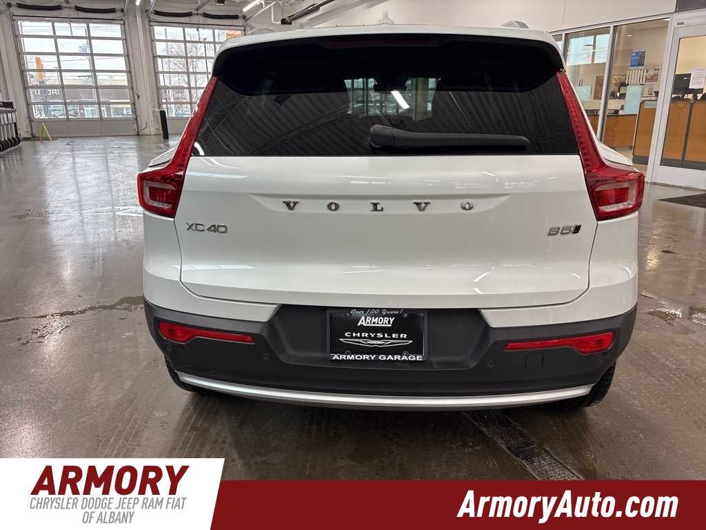 2023 Volvo XC40 Core