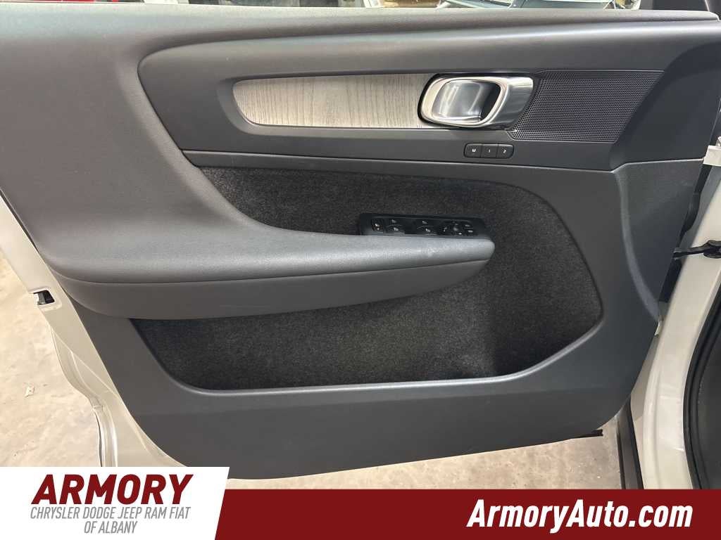 2023 Volvo XC40 Core