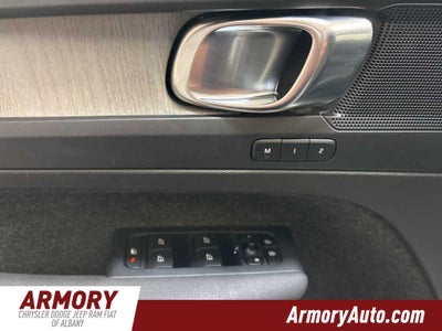 2023 Volvo XC40 Core