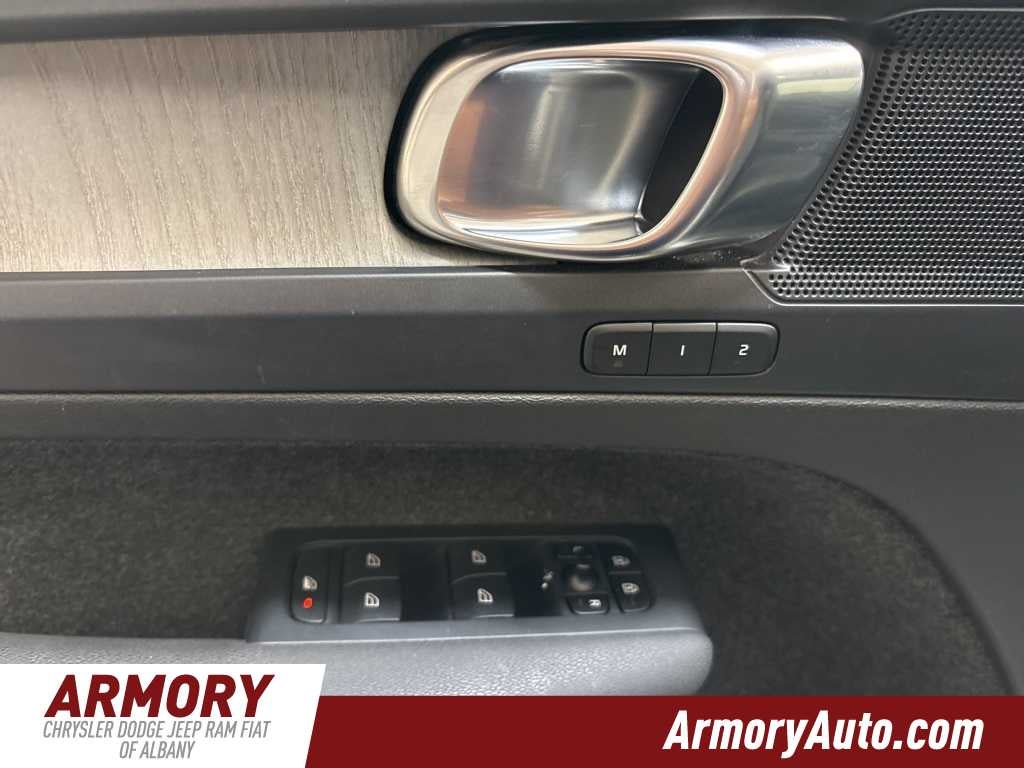 2023 Volvo XC40 Core